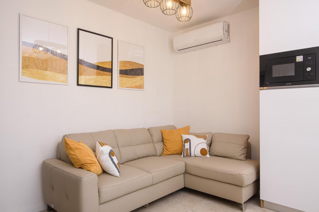 Villa Barbara & Zoran With Heated Swimming Pool Seget Vranjica Exterior foto