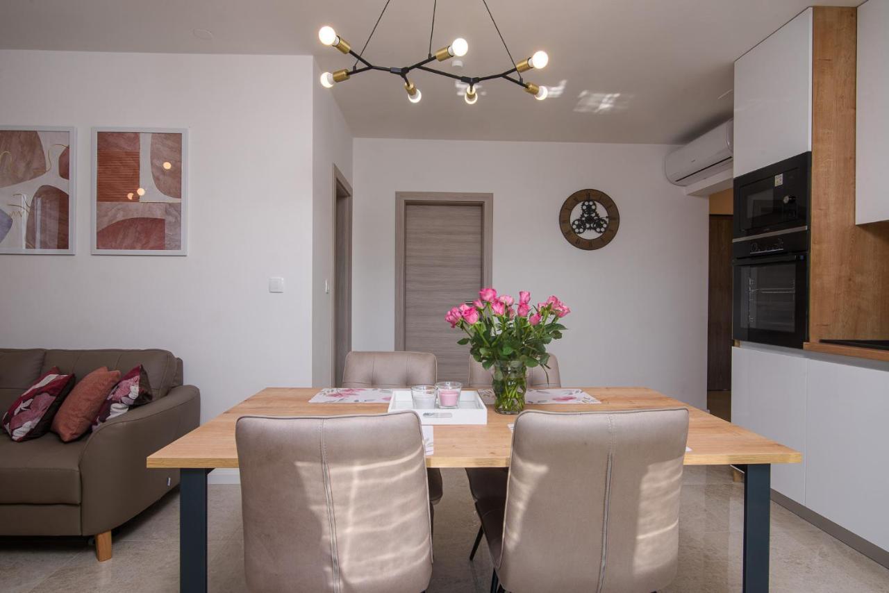 Villa Barbara & Zoran With Heated Swimming Pool Seget Vranjica Exterior foto